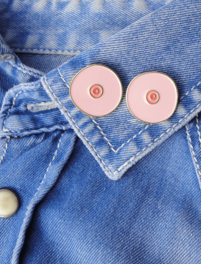 Pin's seins