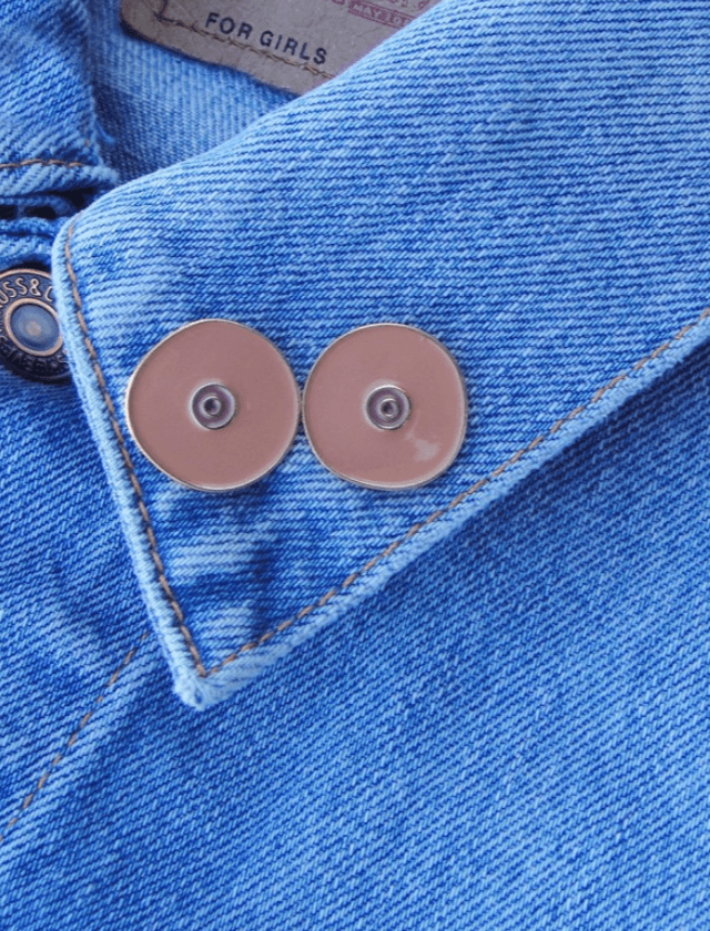 Pin's seins