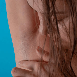 Déodorant naturel solide par la marque Basic. Sans alcool, sans sel d’aluminium, sans huile de palme. 100% naturel et fabriqué en Suisse. A retrouver dans les boutiques menstruelles Rañute, en Suisse.