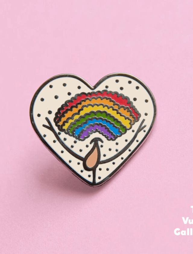 Pin's Rainbow vulva