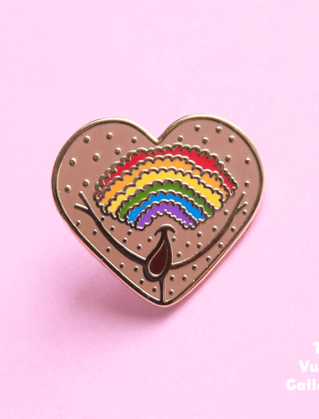 Pin's Rainbow vulva